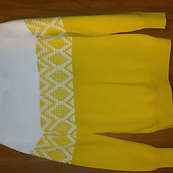 Old Navy Comfy Sweater-- (Womans size small) - Picture 2 of 9